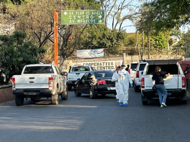 A la escena del crimen llegaron decenas de elementos de cuerpos de seguridad y de la FGE. Los homicidas huyeron con rumbo desconocido.