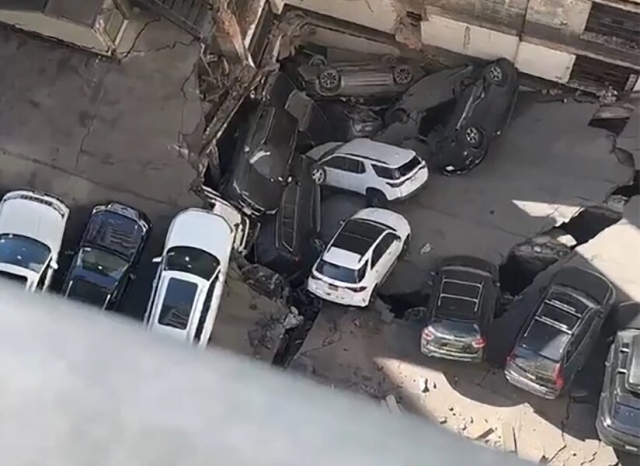 Se desploma estacionamiento en Nueva York; reportan un muerto y lesionados