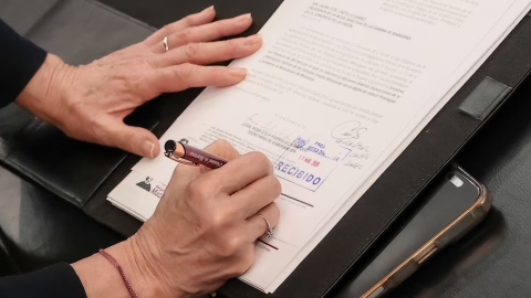 Plan B permitir&iacute;a a Sheinbaum impulsar voto a favor en revocaci&oacute;n de mandato