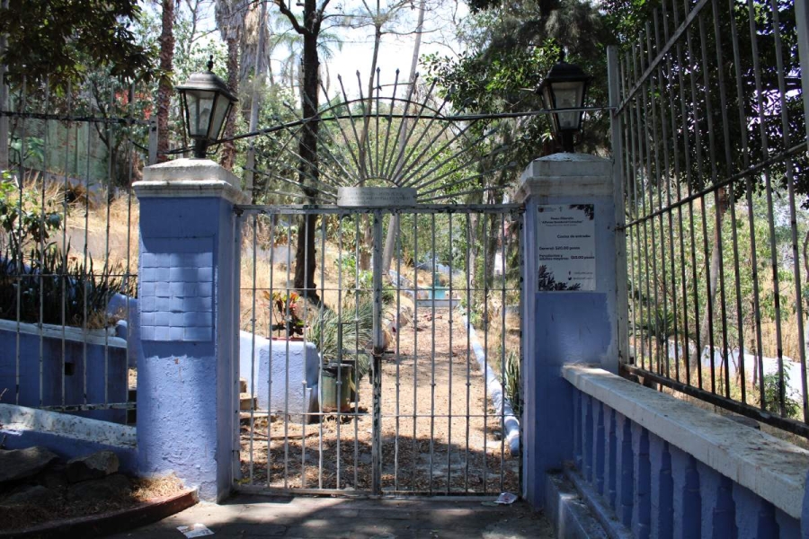 Uno de los accesos al paseo ribereño donde ocurrió el desplome del puente colgante. 