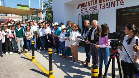 Inaugura gobernadora Margarita Gonz&aacute;lez Saravia construcci&oacute;n de ayudant&iacute;a municipal de Santa Rosa 30, en Tlaltizap&aacute;n