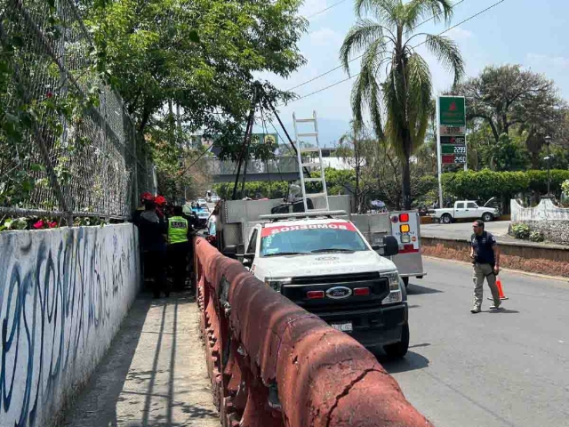   El cuerpo fue rescatado con equipo especial.