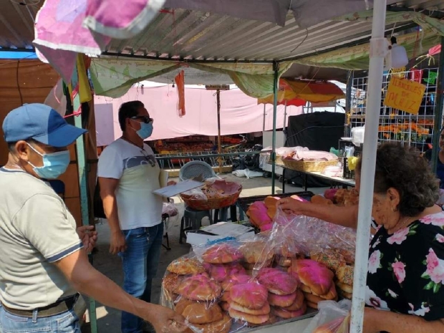 En la zona de “tradiciones” se ofrecen variados productos.