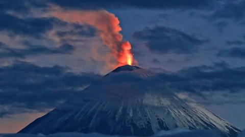 Siete volcanes se activan tras el terremoto en Kamchatka; uno llevaba siglos inactivo