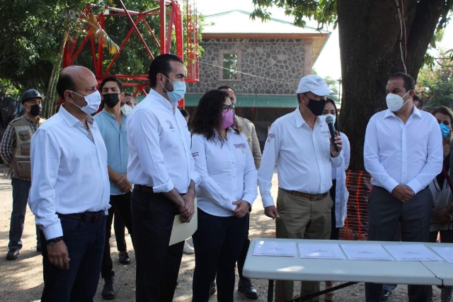 Autoridades federales, estatales y municipales participaron en la entrega de las escrituras.