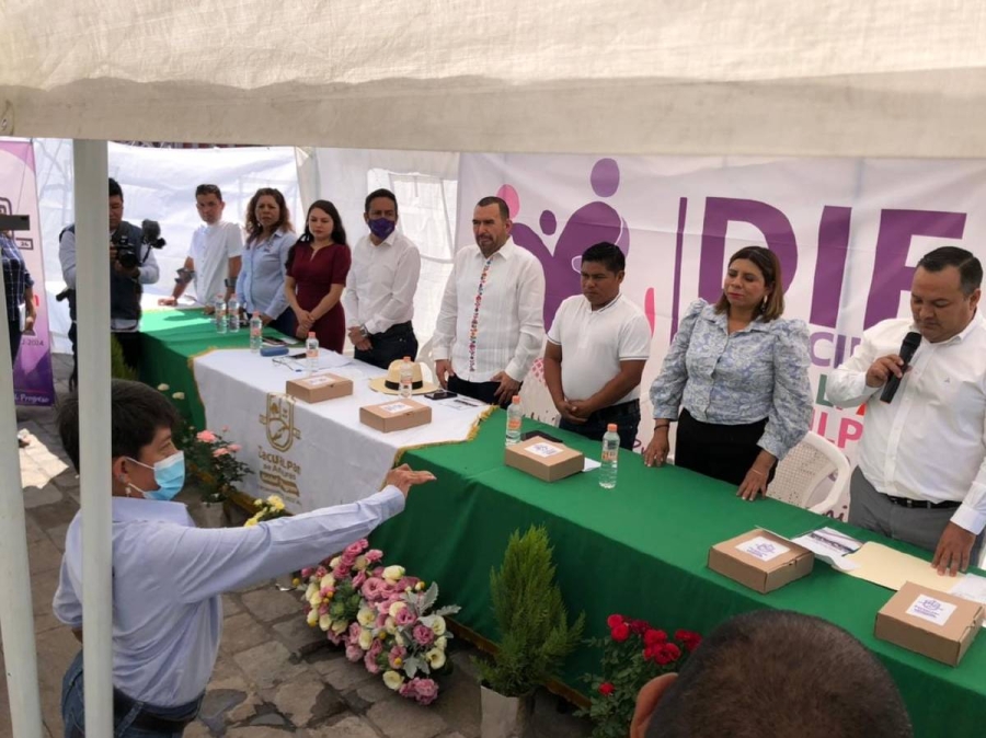 El edil Daniel Fernando Domínguez tomó la protesta a Sara Turiján Pérez como titular del nuevo organismo. 