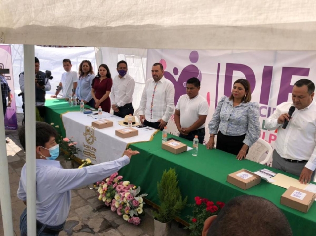 El edil Daniel Fernando Domínguez tomó la protesta a Sara Turiján Pérez como titular del nuevo organismo. 