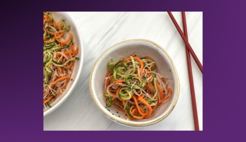 Ensalada de pepino, zanahoria y aguacate: fresca y con un toque oriental