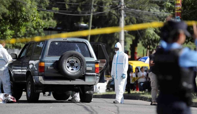 Le dispararon mientras iba en una camioneta