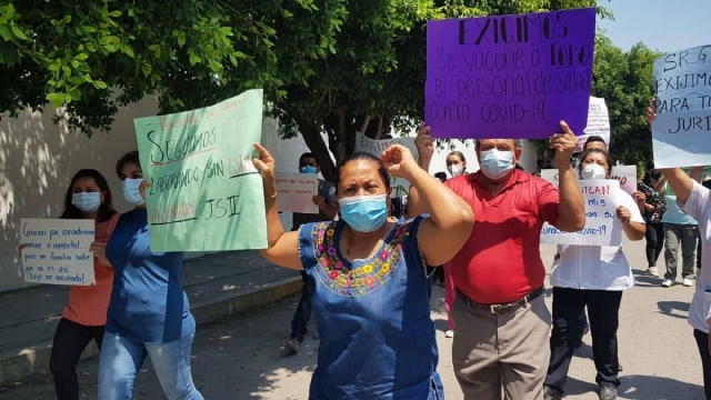 El personal del sector salud que no ha recibido el biológico asegura que también es de primera línea en el combate al covid-19.