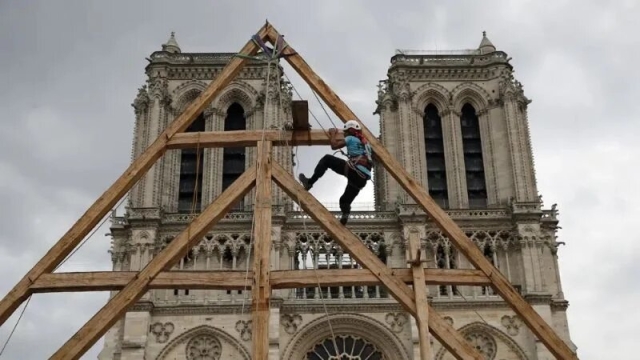 Rápido avance de reconstrucción de catedral de Notre Dame