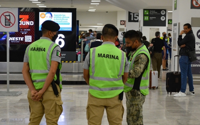 SEMAR decomisa más de 17 kilos de droga en el AICM