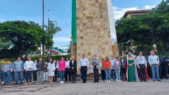 Participan mil 600 estudiantes en desfile cívico en Jiutepec