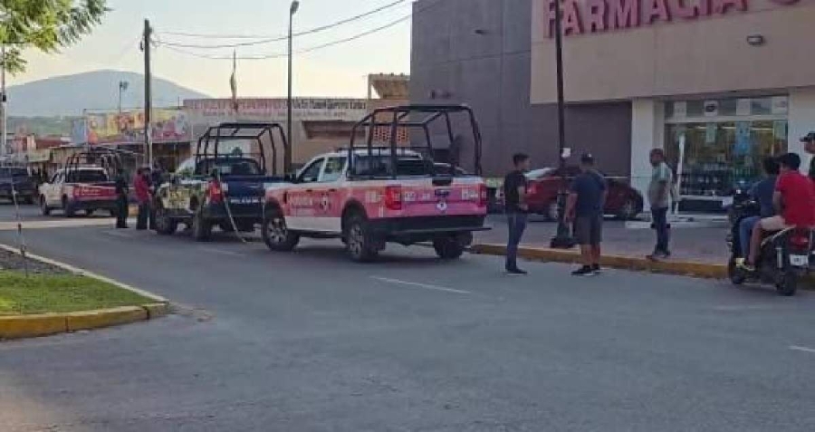 La agresión ocurrió frente a una farmacia.