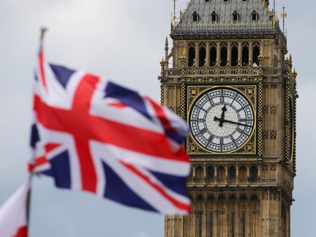 Reino Unido enfrenta supergripe H3N2; regresa el uso de cubrebocas