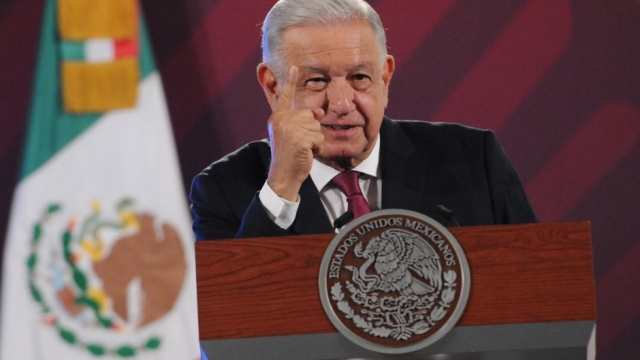 AMLO celebra orden para retirar boyas en Río Bravo