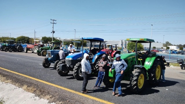 Transportistas y agricultores suspenden bloqueos; retomar&aacute;n di&aacute;logo con gobierno