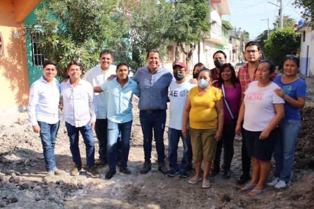 El Cabildo de Jojutla inauguró la pavimentación de una calle y dio el banderazo de inicio también de una más, este miércoles.