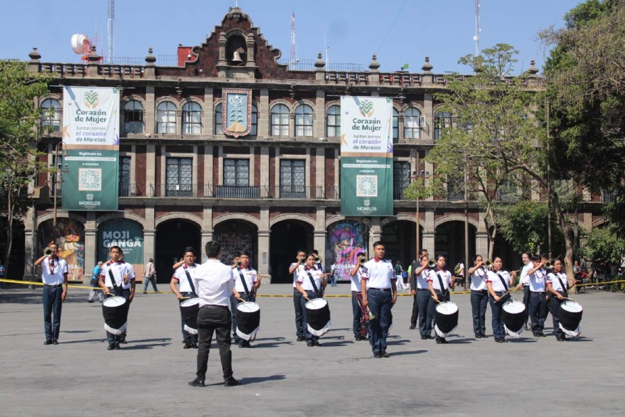 La institución desarrolló ayer la fase estatal del VI Encuentro Nacional Cívico DGETI 2025, en la plaza de armas de Cuernavaca. 