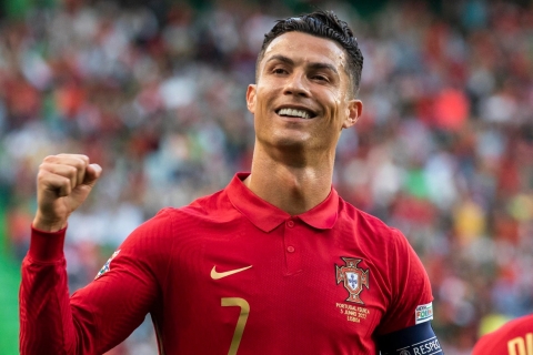 Cristiano Ronaldo se convierte en el primer futbolista activo multimillonario: ¿De cuánto es su fortuna?