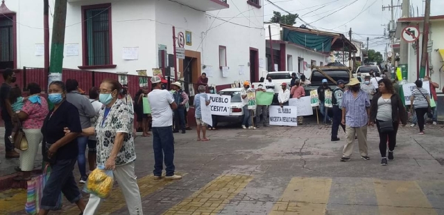 El grupo inconforme cuestionó la falta de resultados del presidente municipal.