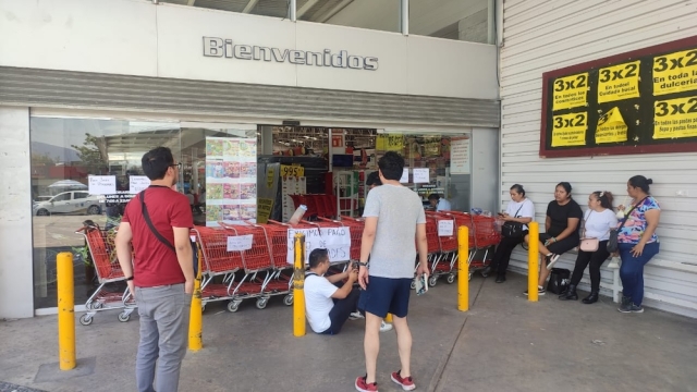 Trabajadores cierran tienda departamental en Jojutla