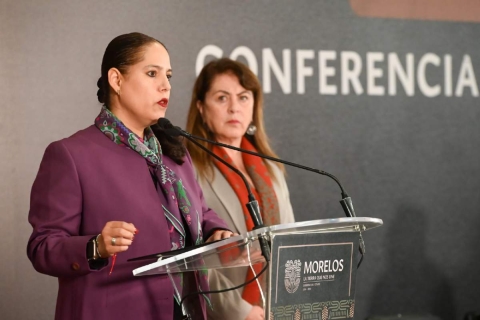 La secretaria de Educación, Karla Aline Herrera, dio pormenores sobre las estrategias de seguridad escolar y salud a implementarse en Morelos, durante la rueda de prensa que encabezó este lunes la gobernadora Margarita González Saravia en Jonacatepec. 