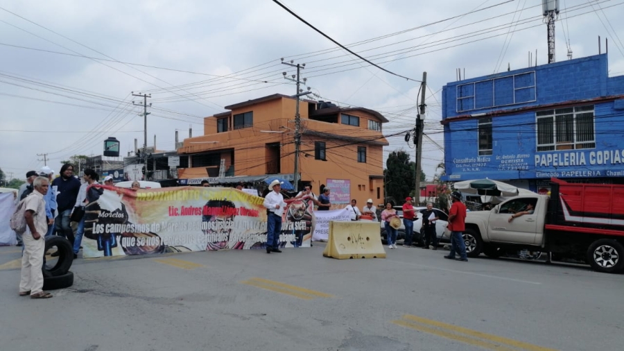 Se manifiesta Movimiento Campesino Siglo XXI con bloqueo en carretera federal Cuernavaca-Tepoztlán