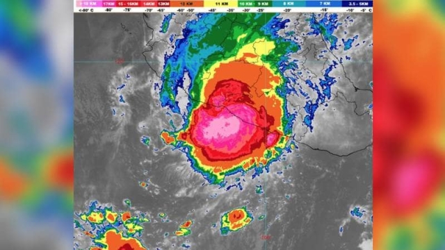 &quot;Rick&quot; toca tierra en Guerrero.