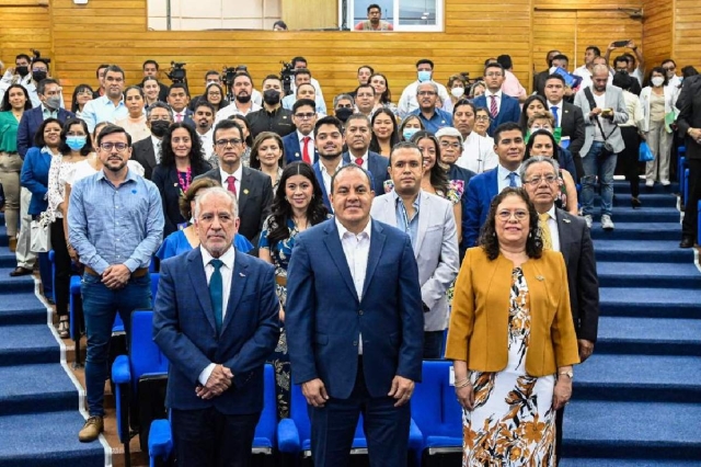 Acompaña Cuauhtémoc Blanco al rector de la UAEM en su quinto informe de actividades 