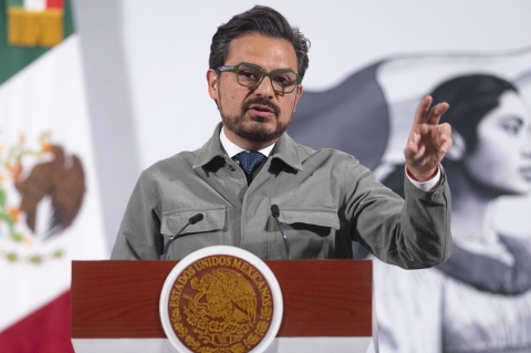 Zoé Robledo niega posesión de armas y dinero en detención de delegado IMSS