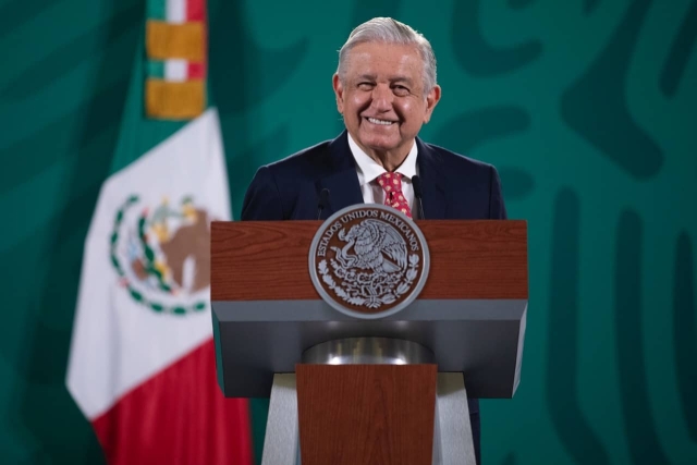 AMLO asegura que cumplió compromiso de vacunación.