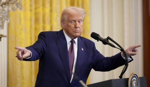 Trump amenaza con sancionar a abogados que desafíen sus políticas migratorias