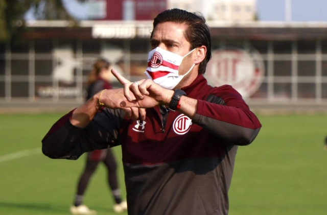 El entrenador Gabriel “mago” Velazco tiene confianza en las jugadoras.