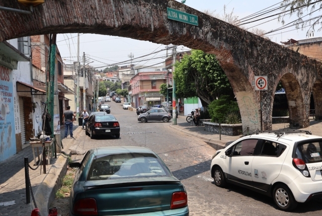 Restringen circulación a camiones en calle Carlos Cuaglia