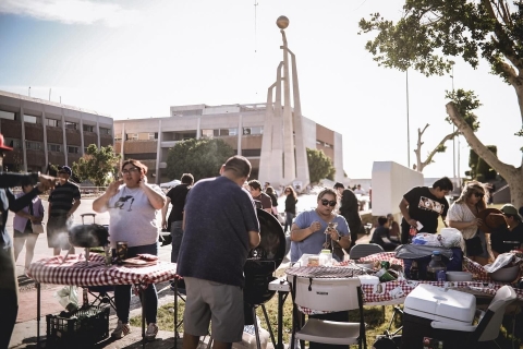 Protestan en Mexicali con carnita asada contra gobernadora Marina del Pilar