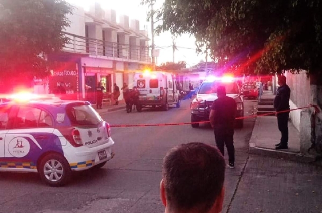 Pese a que al sitio llegaron varios policías, los agresores se escaparon.