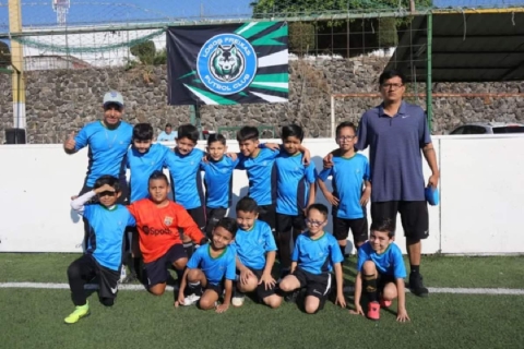 Los campeones del Colegio Emilio Freixas, en su categoría 2017 y menores. 