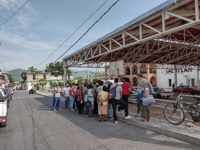 Los tianguistas se dijeron sorprendidos ante la postura de vecinos que solicitan su reubicación.