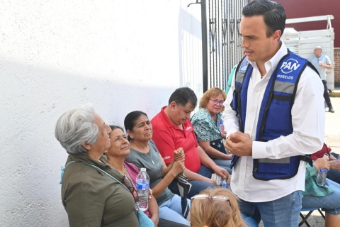 Lleva Daniel Mart&iacute;nez Terrazas lentes gratuitos y vacunaci&oacute;n a familias de Milpillas