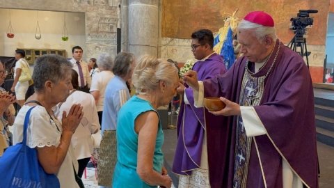 El Mi&eacute;rcoles de Ceniza congreg&oacute; a cientos de personas en la catedral de Cuernavaca. 