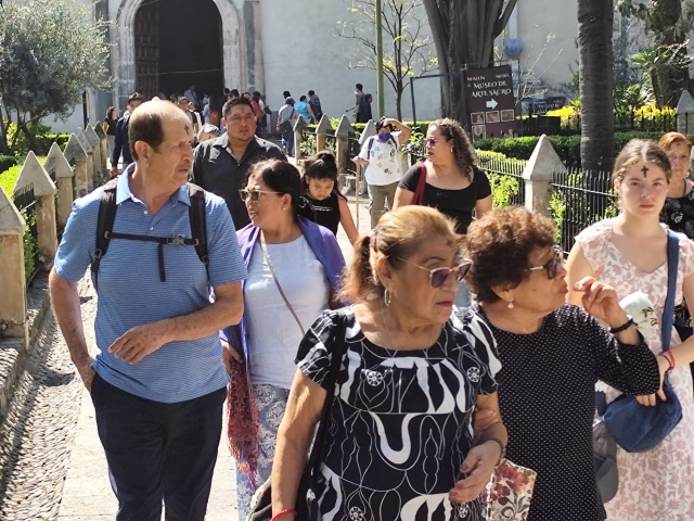 Imposici&oacute;n de ceniza en catedral de Cuernavaca