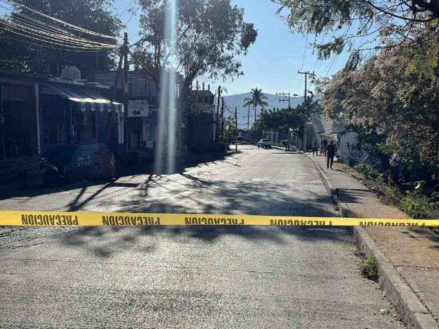 El policía fue identificado en el lugar del ataque.