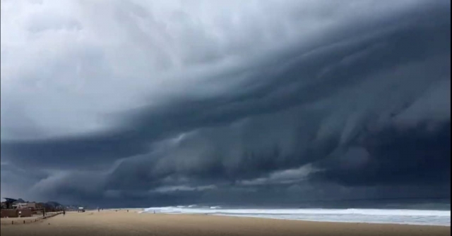 &quot;Olaf&quot; pinta el cielo de gris en Los Cabos.