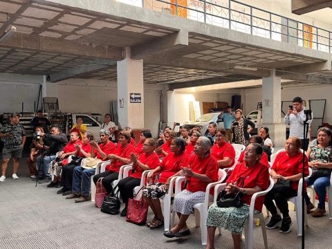 El grupo de ciudadanos que recibió la visa se mostró emocionado por reencontrarse con sus seres queridos, a quienes tienen años sin ver. 