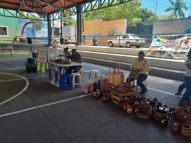 Los participantes ofrecieron sus productos.