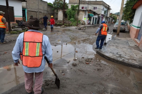 Desbordamiento de barranca causa daños en Coatetelco