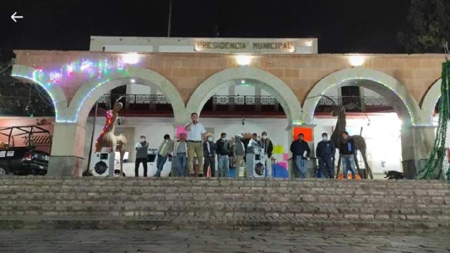 El alcalde fue desconocido por pobladores durante una asamblea.