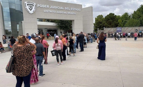 Tras hallazgo de 383 cuerpos en crematorio de Juárez, familias exigen identificación