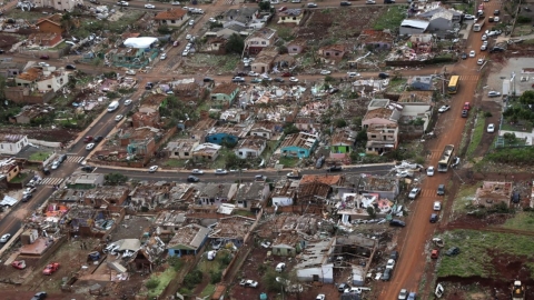 Tornado al sur de Brasil deja al menos cinco muertos y m&aacute;s de 400 heridos